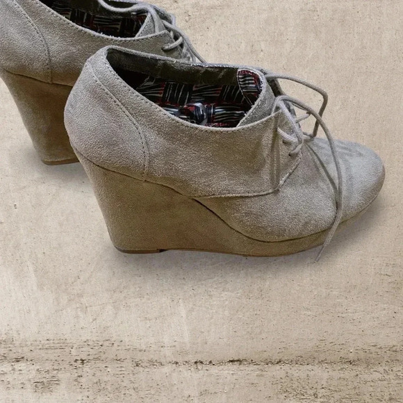 Report Suede Wedge - Picture 2 of 5